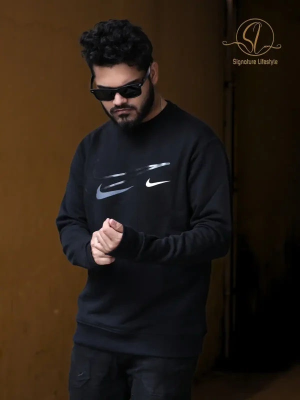 NIKE Black Sweatshirt – Classic Comfort & Style for All