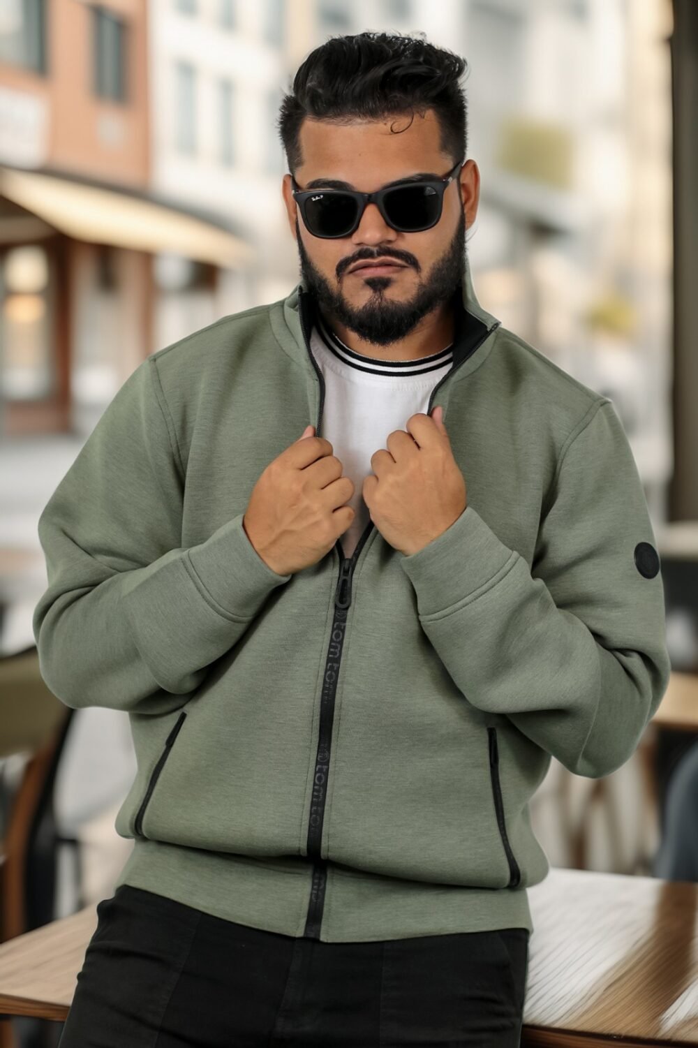 Tom Tompson Zipper Sweatshirt
